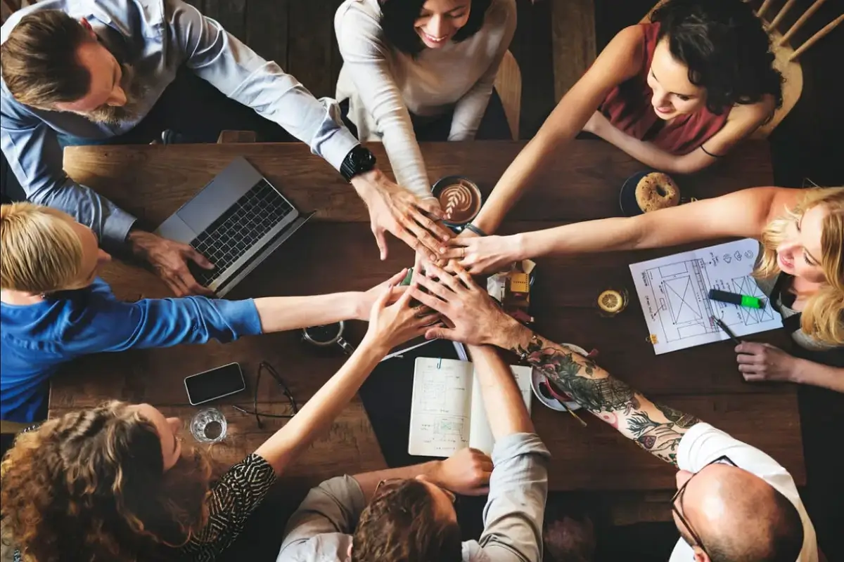 team work never eat alone